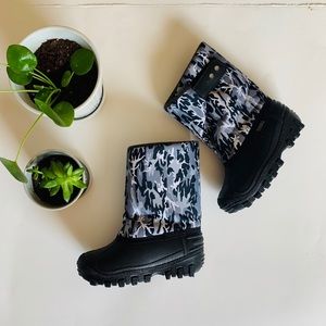 CAMO SNOW BOOTS
